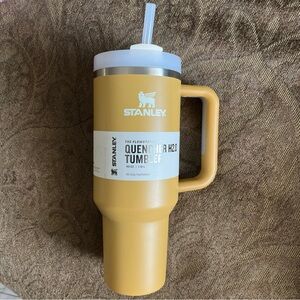 NWT Stanley Quencher H2.0 40 oz  Tumbler in Yarrow Yellow